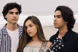 Angela vazquez (born january 17, 2001) is famous for being world music singer. All I Want For Christmas Is You Vazquez Sounds Letra Lyrics