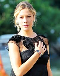 Sarah felberbaum was born in london uk and is currently 39 years old. Photos Top 45 Gorgeous Euro 2016 Wags Including Robert Lewandowski S Wife Mario Gotze S Girlfriend Page 4 Of 22 Caughtoffside