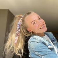 200+ 'Altena, Van' profiles