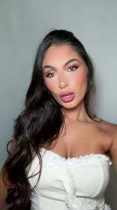 Amanda Esparza's Instagram, Twitter & Facebook