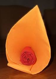 Pliage De Serviette De Table En Forme De Fleur En Forme D Arome Realiser Lotus Avec Une Serviette En Papi Pliage Serviette Serviette Papier Serviette De Table