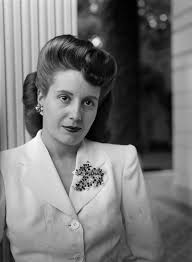 It was directed by juan carlos desanzo and starred esther goris and víctor laplace. Evita Peron 1940s Hairstyles Vintage Hairstyles Eva Peron