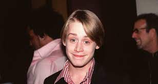 Macaulay carson culkin (nova iorque, 26 de agosto de 1980) é um ator, músico, podcaster estadunidense.ele é conhecido por interpretar kevin mccallister nos filmes de natal home alone (1990), pelo qual foi indicado ao globo de ouro de melhor ator em comédia ou musical, e home alone 2: Macaulay Culkin Vermogen Des Ehemaligen Kinderstars 2021