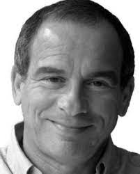 But besides following the latest trends, he is also very active in the education department. Maurice De Hond Be You
