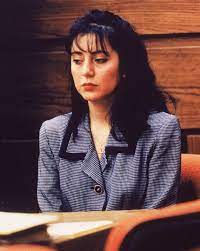 Lorena aceptó la propuesta de quien había sido su único novio. The Lorena Bobbitt Story As Remembered By 4 Women