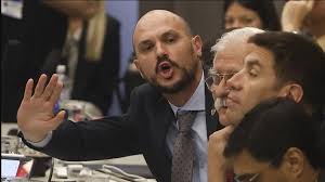 🔴Escándalo libertario: denuncian que Santiago Santurio pasó de manejar un  Uber a conseguir un crédito millonario y comprar una casa de 300 mil  dólares 🔴Una denuncia penal puso bajo la lupa al