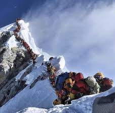 Dabei liegt die gefahr nicht zwangsläufig immerhin liegt der gipfel des mount everest in 8848 metern höhe. Elf Tote Am Berg Kann Das Sterben Am Everest Aufhoren Keine Chance Welt