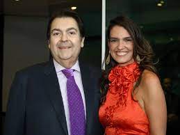 View all fausto silva pictures. Fausto Silva E Sua Esposa Apresentador De Programa Jornalista Luciana Cardoso Vestido De Noiva Vestidos De Noiva Romantico
