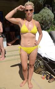 I Lost 30lbs Of Dead Weight Jennie Garth On How She Transformed Her Body After Splitting With Husband Peter Facinelli Celebrity Bikini Bodies Bikinis Jennie Garth