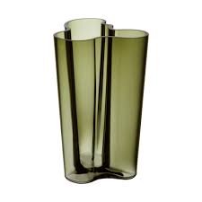 The elegant 220 mm vase in the alvar aalto collection is a variation of similar tall vases presented at the 1939 world's fair in new york. Iittala Alvar Aalto Collection Vase 251 Mm Moss Green Iittala Com