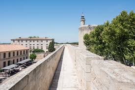Så här påverkas ordningen av visade priser av betalningar som görs till oss. Visiter Aigues Mortes Guide Pratique Choses A Faire
