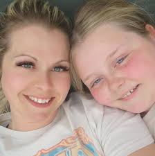 Ariel Lindholm kohteessa ihmiset