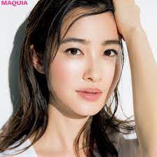 シンプル 女顔さん必見 夏の日差しに似合う 自然な立体肌のつくりかた マキアオンライン maquia online 美容の裏技 メイク ヘアメイクアップアーティスト