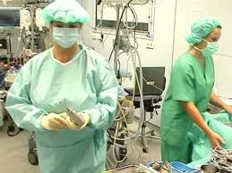 Für die diagnostik stehen uns moderne bildgebungsverfahren zur verfügung (digitales röntgen, ultraschall, computertomographie). Pflege Im Op Uniklinik Dusseldorf Youtube