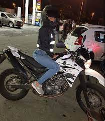 Pin De Malcolm Alcock Em Motorbike Motocross Road Mulher De Moto Moto Xt 660 Motos