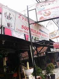 Jika sudah bosan sama bakso biasa, kamu bisa mencicipi bakso sumsum enak di jakarta yang biasanya disajikan dengan tulang sumsum dengan ukuran super besar. Sop Tulang Sum Sum 468 Di Tebet Info Kuliner