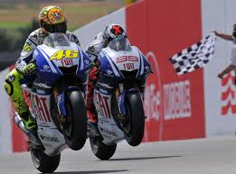 Resultado de imagem para VALENTINO ROSSI X JORGE LORENZO IMAGENS