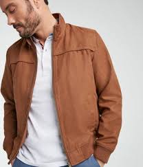 Le manteau léger de couleur bleue sera un cadeau merveilleux. Guide Des Manteaux Homme Tendance Pour L Hiver 2021