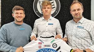 Der sonntag brachte dem eteam des sk sturm powered by energie. Sk Sturm Junger Innenverteidiger Wechselt Nach Graz