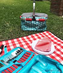 Día de picnic! compartimos la nota del blog de Antonia en el Espejo sobre  la canasta de picnic que tiene todo lo que necesitas.  http://antoniaenelespejo.com/blog/vamonos-de-picnic-con-casaideas