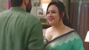 aunty hot cleavage show - XNXX.COM