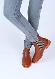Cricket boom durch fluchtlinge video thema lektionen dw 04 01 2017. Crickit Chelsea Boot Suvi Mit Streifen Und Herzchen Stiefelette Cognac Zalando De