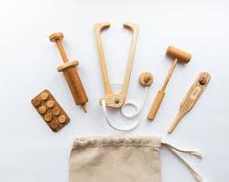Big Wooden Doctor Play Kit Doctor Set For Kids Doctor Wood Etsy Spielzeug Fur Kleinkinder Montessori Spielzeug Babyspielzeug