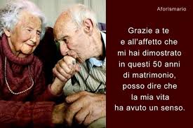 L'amore è guardarsi neglio occhi, tenersi per mano, trasmettersi pensieri senza parlare. Frasi 60 Anni Di Matrimonio