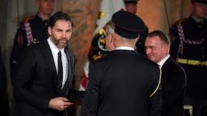 Navrátil je jako ublížená čivava, zlatý major zeman, píší. Mizerny Clovek Jagr Celi Kritice Za Prevzeti Statniho Vyznamenani Barrandov Tv