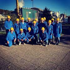 betriebsauflug bei perfektem wetter in die innerschweiz besichtigung vom stahlwerk emmenbrucke am nacmittag seilpark rigi metallraum teamspirit seilparkri