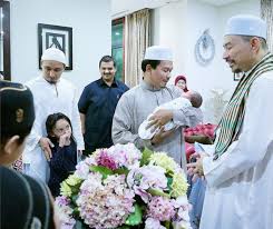 Cukur jambul merupakan adat resam masyarakat melayu di malaysia 40 hari selepas kelahiran bayi. Foto Majlis Cukur Jambul Putera Kedua Fouziah Gous Tarik Perhatian Simple Jer Kisah Dunia