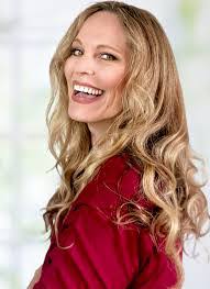 Jennifer Kain's Instagram, Twitter & Facebook