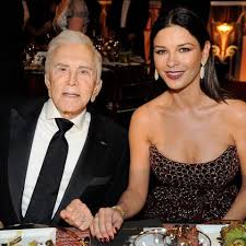 Michael douglas has released a heartbreaking tribute following the death of his stepmother, anne douglas.anne, the widow of kirk douglas, passed away… Michael Douglas Catherine Zeta Jones Dieses Familienmitglied Spendet Trost Gala De
