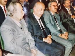 Gazete, dergi ve şirket yöneticisi olarak çalıştı. Yavuz Bahadiroglu Home Facebook