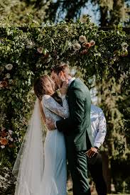 Both venues feature outdoor ceremony sites as well. This Trinity Tree Farm Wedding Shows How To Put A Modern Sophisticated Spin On Outdoorsy Affairs Junebug Weddings