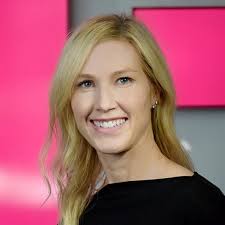 Kari Marshall's Instagram, Twitter & Facebook