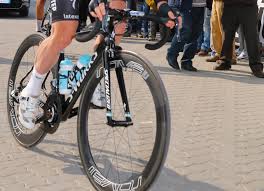Mark cavendish in his usual position at the end of his sprint train. Mark Cavendish Spotted Riding With Shimano Dura Ace Chainset Cycling Weekly