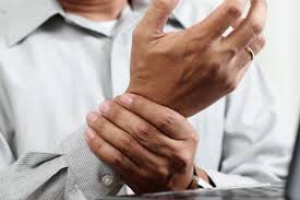 Letak bilik kiri jantung berada di bawah serambi kiri dan dipisahkan dengan katup mitral. 7 Penyebab Pergelangan Tangan Sakit Dan Cara Mengobatinya Halaman All Kompas Com