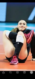 Ünlüler111 az X-en: „Zehra Güneş🔥🔥 t.cosYZeJFJVxT”  X