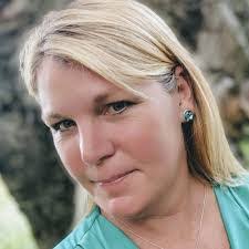 Heidi Hetzel's Instagram, Twitter & Facebook