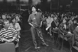 Als het internationale vrouwendag is, dan zetten wij de dames in de bloemetjes. Internationale Vrouwendag Wikiwand