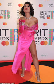 The 2021 brit awards are coming live from the o2 arena in london on tuesday, may 11, and you can tune in no matter where you are in the world. R Dz0nffpl2oum
