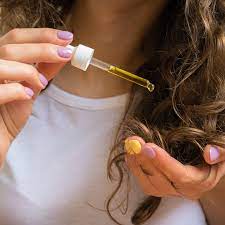 Wir verraten, wie es funktioniert. Rizinusol 5 Tipps Zur Anwendung Fur Haut Haar Brigitte De