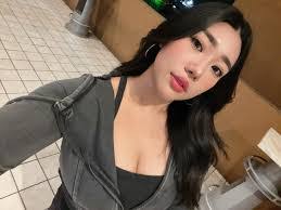 Lydia Lee's Instagram, Twitter & Facebook