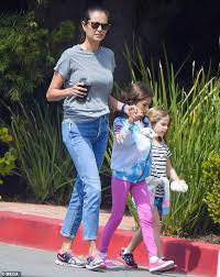 11.11.2020 · bruce willis and demi moore are the loving parents of their three kids, rumer, scout and tallulah. Emma Hemming Walks With Daughters As Husband Bruce Willis Apparently Quarantines With Ex Demi Moore Daily Mail Online