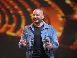لا يزال الفنان تامر حسني، يحصد نجاحات ألبومه الأخيرعيش بشوقك المتتالية، بالرغم من صدوره في أغسطس الماضي، إلا أنه يحتل المركز الأول عبر موقع الفيديوهات العالمي. ØªØ§Ù…Ø± Ø­Ø³Ù†ÙŠ Ø­ÙŠØ§ØªÙŠ Ù…Ù„ÙŠØ¦Ø© Ø¨ÙƒØ«ÙŠØ± Ù…Ù† Ø§Ù„Ø¸Ù„Ù… ÙˆØ§Ù„Ù†Ø¬Ø§Ø­ Souk Ukkaz News