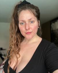 GIRL GAZE 🎀 Swipe for me in my @miakodanewyork zero waste thong! People  say they love my confidence lol I'm not so much confident as I am tall, I  stand up straight,