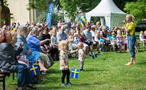För första gången i efterkrigstid är den traditionella barnparaden i oslo inställd. Nationaldagen Institutet For Sprak Och Folkminnen
