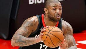 Tucker is a professional basketball player who recently won the nba world championship with the milwaukee bucks. Nba P J Tucker Von Den Houston Rockets Zu Den Milwaukee Bucks Getradet