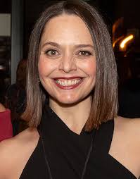 Heather Dowling's Instagram, Twitter & Facebook